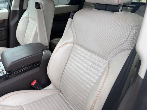 Used 2018 Land Rover Discovery HSE Luxury AWD/4WD image 13