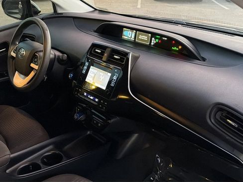 Used 2018 Toyota Prius Two image 43