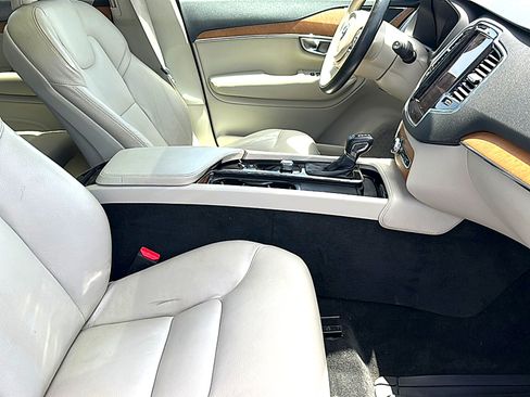 Used 2022 Volvo XC90 T6 Momentum w/ Advanced Package AWD/4WD image 25