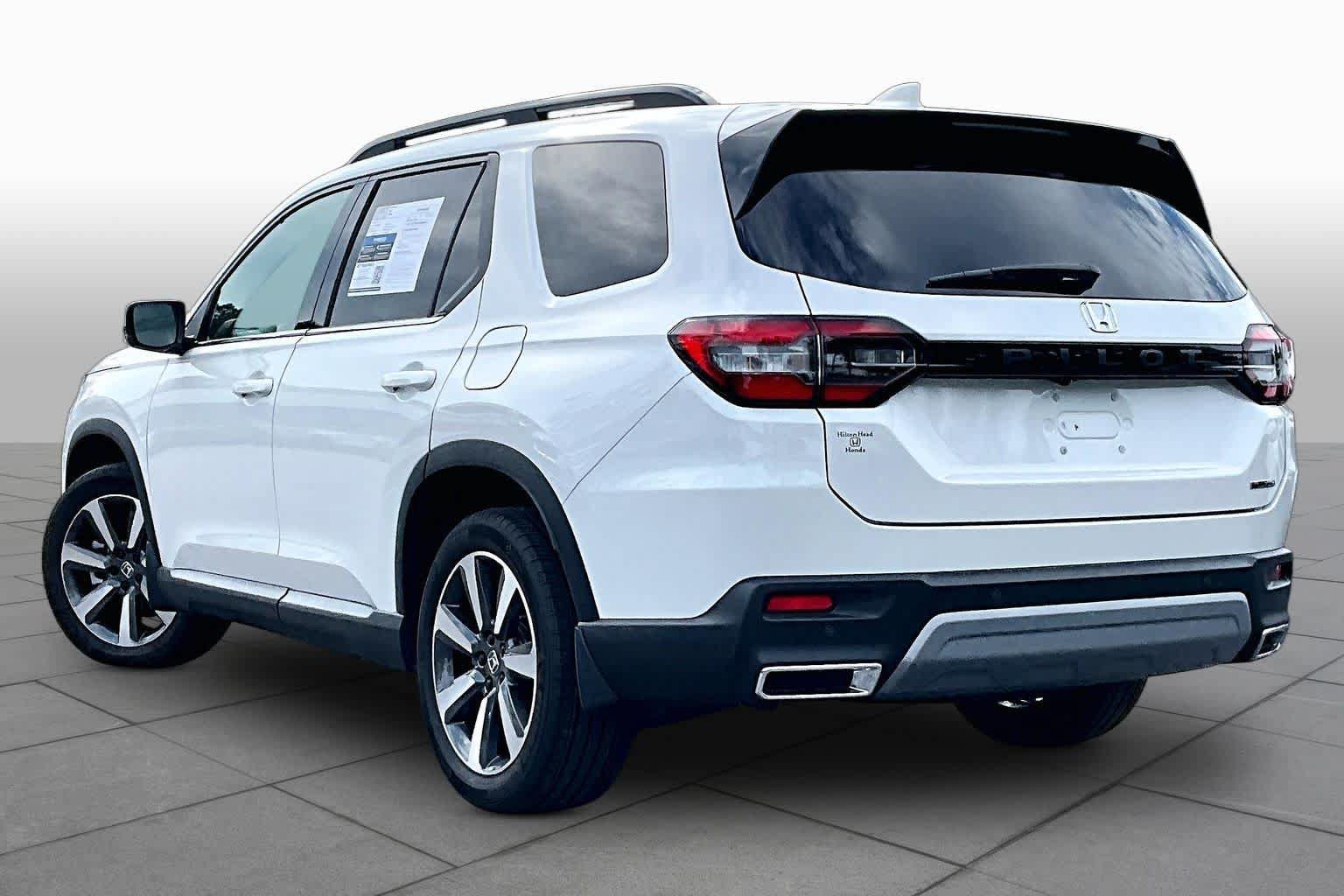 Used 2024 Honda Pilot Touring image 12