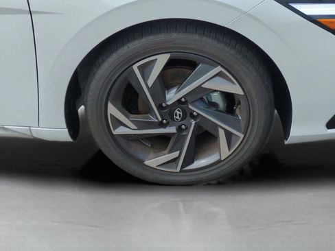 New 2025 Hyundai Elantra SEL image 11