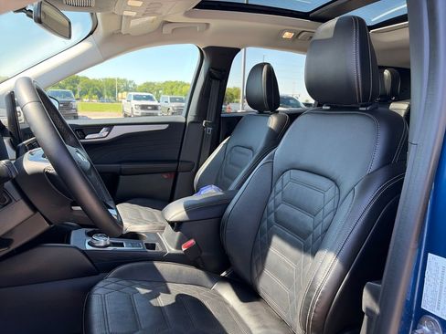 Used 2023 Ford Escape Platinum w/ Premium Technology Package AWD/4WD image 17