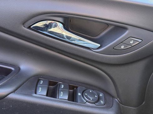 Used 2021 Chevrolet Equinox Premier image 12