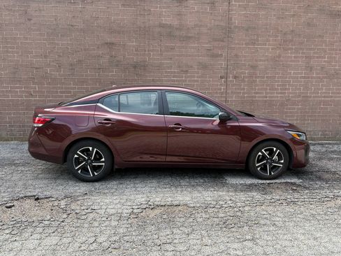 Used 2024 Nissan Sentra SV FWD image 6