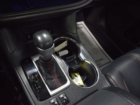 Used 2019 Toyota Highlander SE w/ Nightshade Edition AWD/4WD image 20