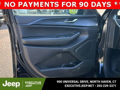 New 2025 Jeep Grand Cherokee Laredo w/ Luxury Tech Group I image 9