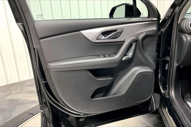 Used 2025 Chevrolet Blazer LT FWD image 23