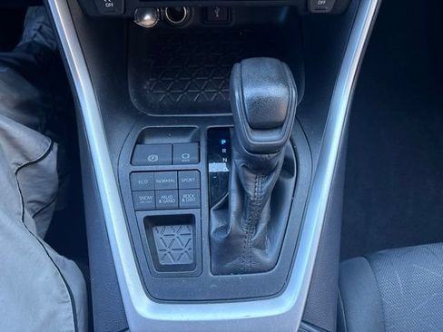 Used 2020 Toyota RAV4 XLE AWD/4WD image 19