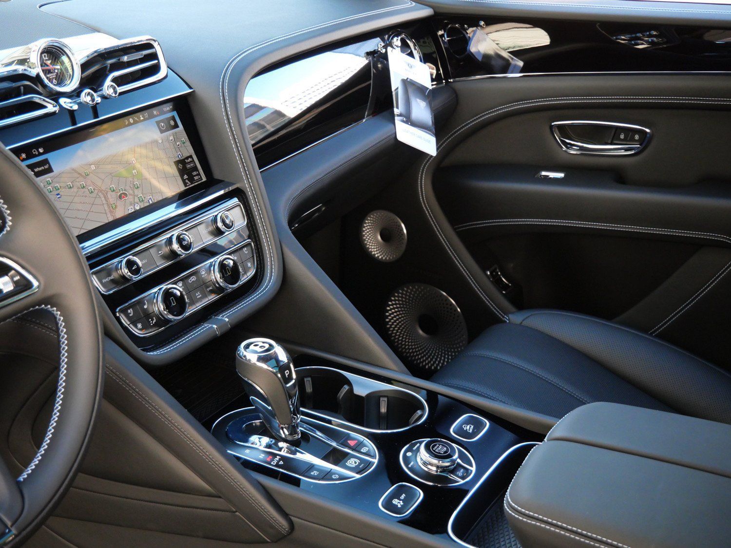 Used 2025 Bentley Bentayga Extended Wheelbase AWD/4WD image 13