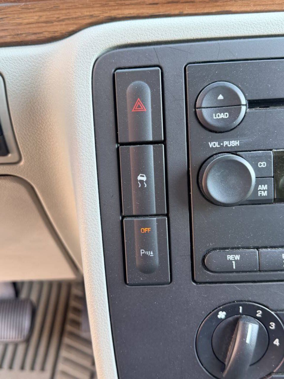 Used 2004 Ford Freestar SEL FWD image 19