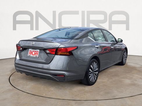 Used 2024 Nissan Altima 2.5 SV image 14