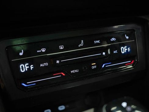 Used 2022 Volkswagen Tiguan SE w/ Panoramic Sunroof Package image 22