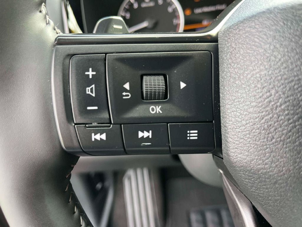 Used 2026 Nissan Pathfinder SV FWD image 32