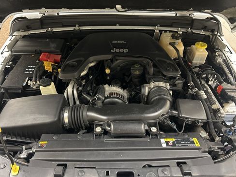 Used 2021 Jeep Gladiator Overland w/ Popular Equipment Package image 12