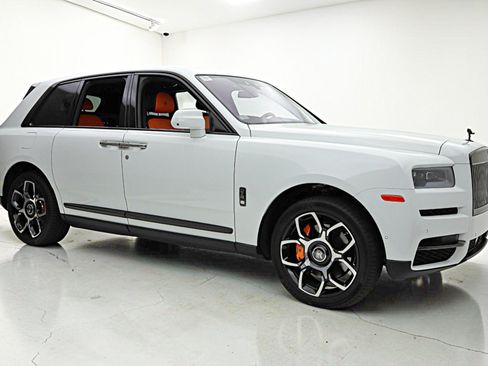 Used 2023 Rolls-Royce Cullinan Black Badge AWD/4WD image 17