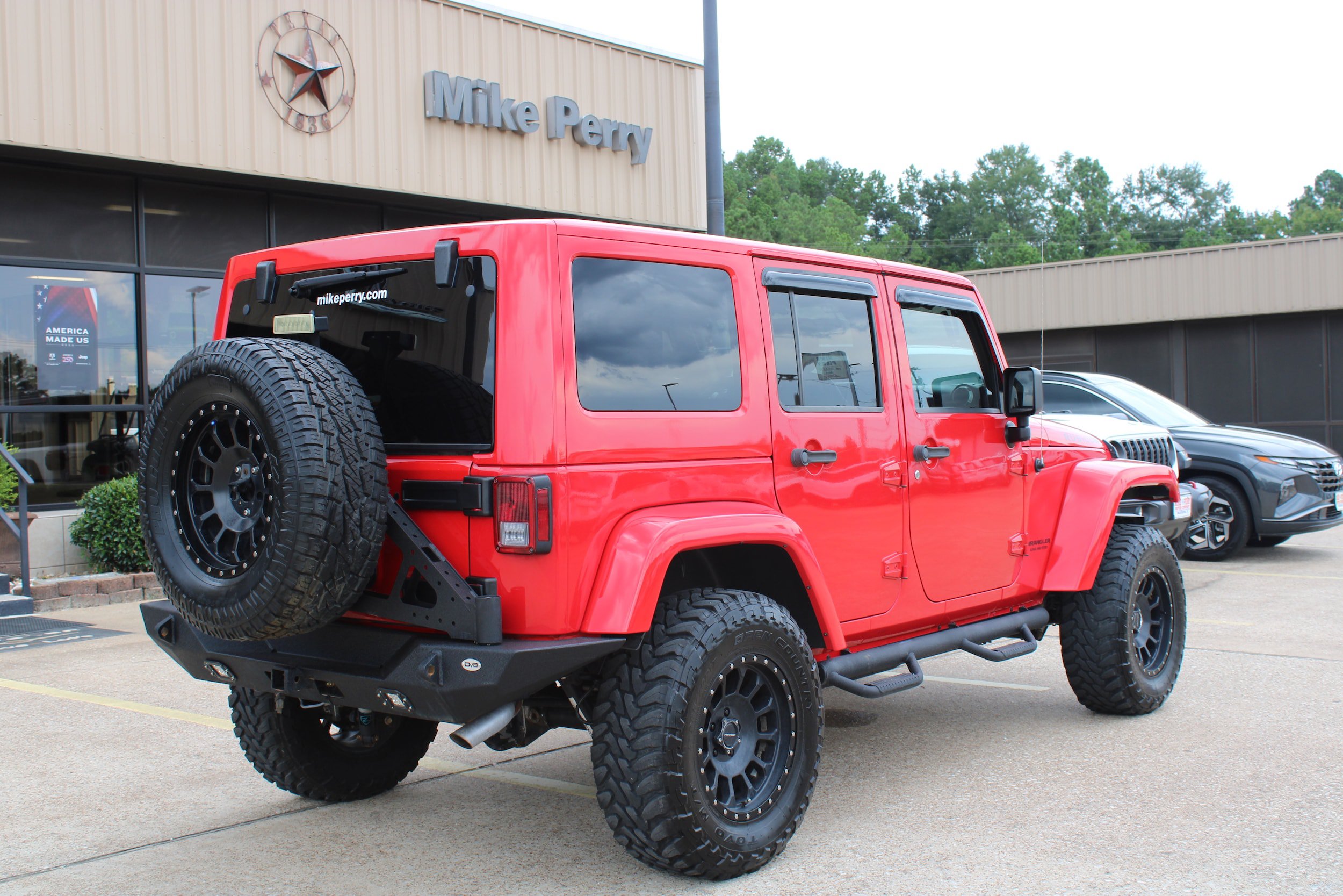 Used 2015 Jeep Wrangler Unlimited Rubicon w/ Connectivity Group AWD/4WD image 8