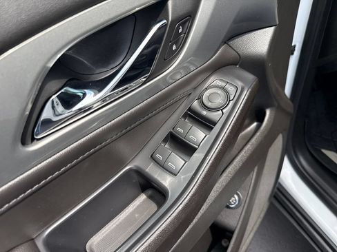 Used 2022 Chevrolet Traverse LT FWD image 10