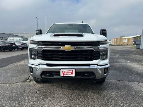 Used 2024 Chevrolet Silverado 2500 LT AWD/4WD image 9