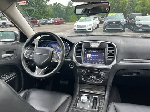 Used 2020 Chrysler 300 Touring L w/ Value Package AWD/4WD image 16