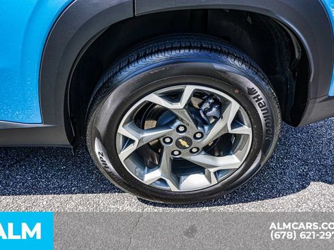 Used 2025 Chevrolet Trax LT FWD image 16