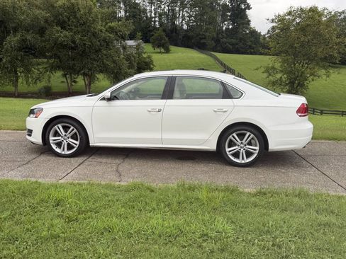 Used 2015 Volkswagen Passat TDI SE FWD image 2
