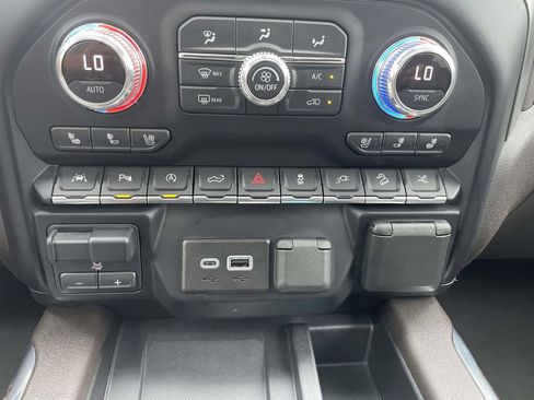 Used 2021 GMC Sierra 1500 Denali w/ Denali Ultimate Package AWD/4WD image 27