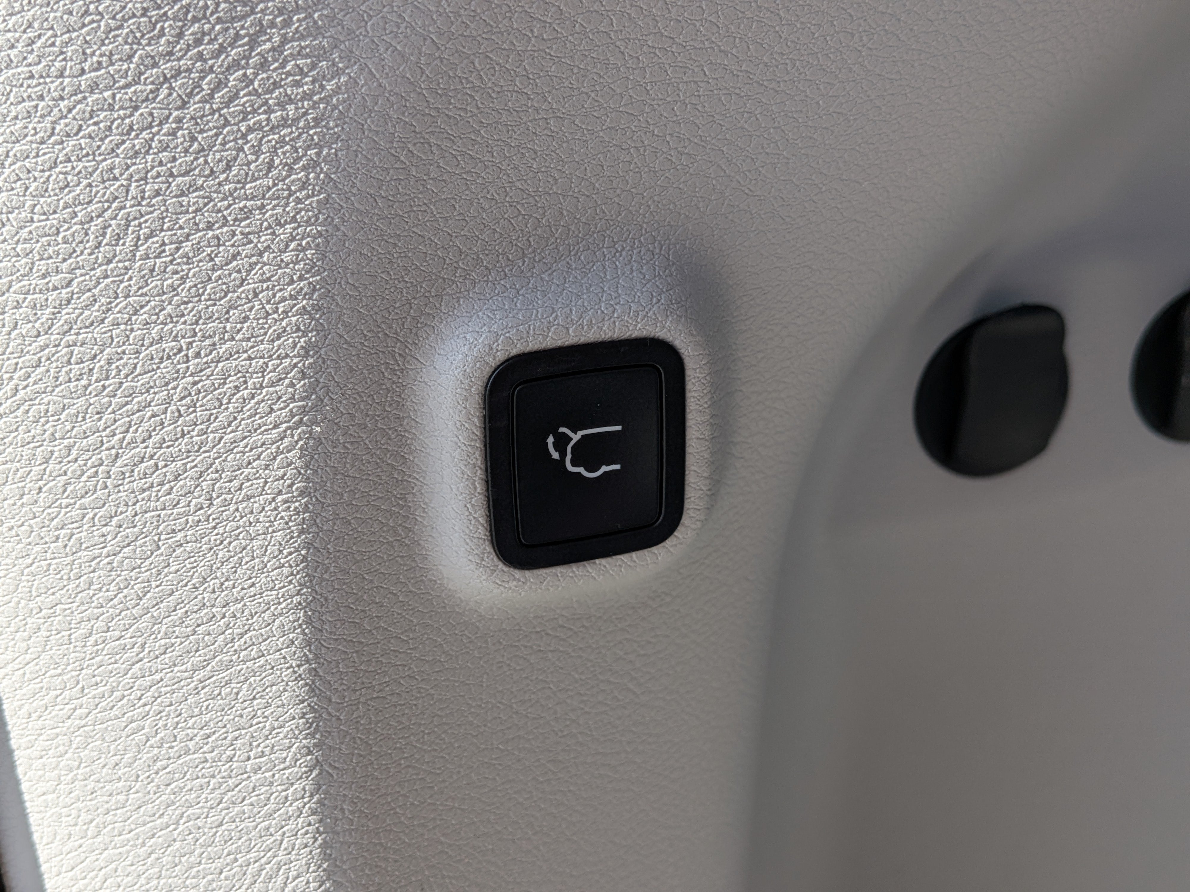 Used 2021 Jeep Cherokee Latitude Lux w/ Comfort/Convenience Group FWD image 14