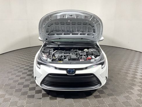 Used 2025 Toyota Corolla LE image 6