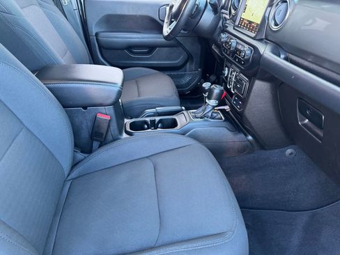 Used 2022 Jeep Wrangler Unlimited Sahara w/ LED Lighting Group image 10