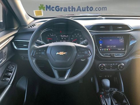 Used 2022 Chevrolet TrailBlazer LT w/ Convenience Package FWD image 9