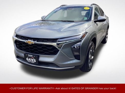 Used 2025 Chevrolet Trax LT w/ LT Convenience Package FWD image 6