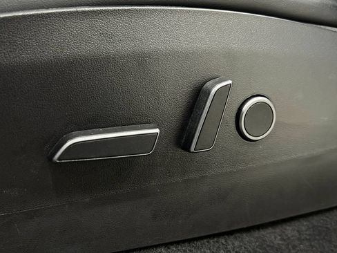 Used 2021 Tesla Model Y Long Range AWD/4WD image 18