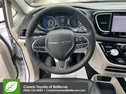 Used 2024 Chrysler Pacifica Touring-L FWD image 21