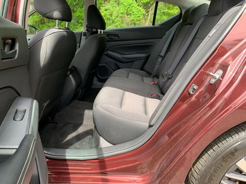 Used 2025 Nissan Altima 2.5 SV FWD image 28