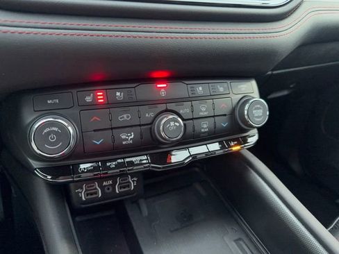 Used 2024 Dodge Durango GT image 22