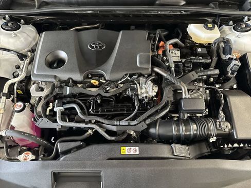 Used 2025 Toyota Camry SE FWD image 12