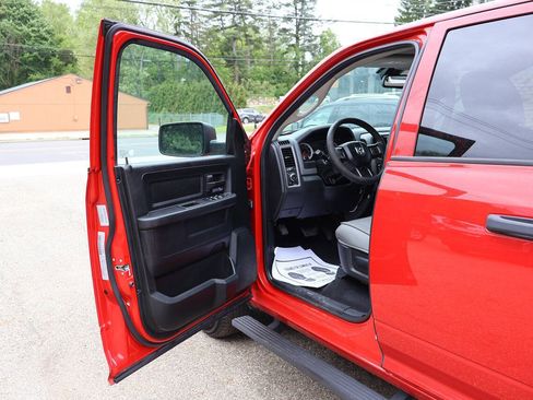 Used 2018 RAM 1500 Express AWD/4WD image 18