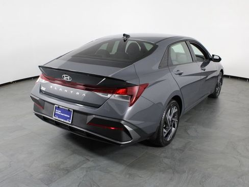 Certified 2025 Hyundai Elantra Sport FWD image 16