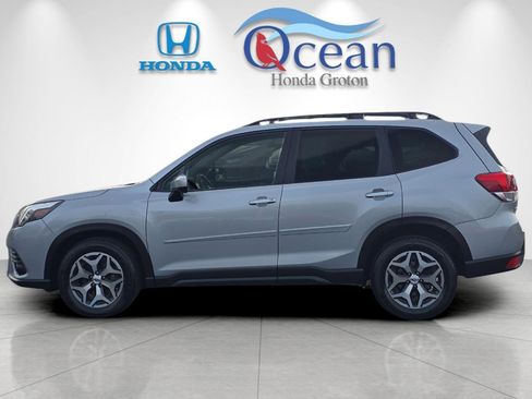 Used 2022 Subaru Forester Premium image 7