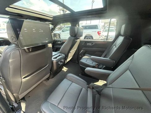 Used 2025 GMC Yukon XL Denali w/ Denali Reserve Package AWD/4WD image 19