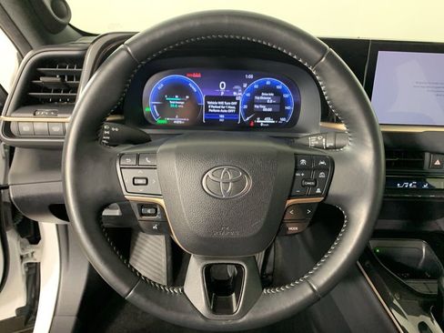 Used 2024 Toyota Crown Limited image 21