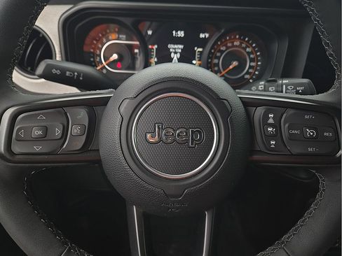 Used 2025 Jeep Wrangler Unlimited Sport AWD/4WD image 19