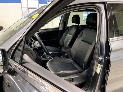 Used 2024 Volkswagen Tiguan SE image 10