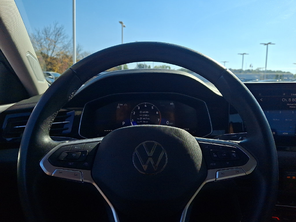 Used 2025 Volkswagen Jetta SE FWD image 19