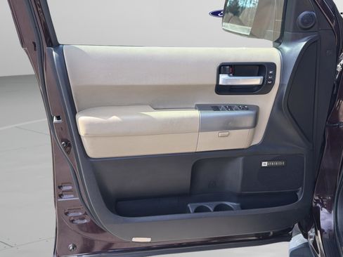 Used 2016 Toyota Sequoia Limited w/ Safety & Convenience Package image 40