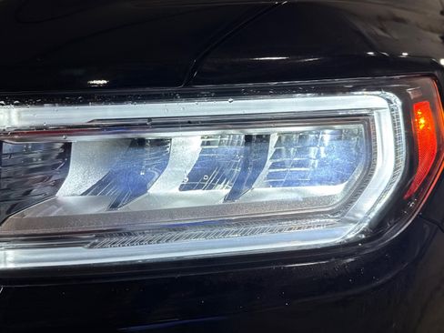 Used 2023 GMC Acadia SLE w/ Driver Convenience Package image 13