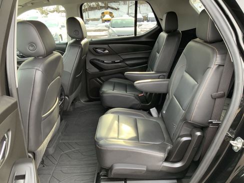 Used 2021 Chevrolet Traverse RS image 19