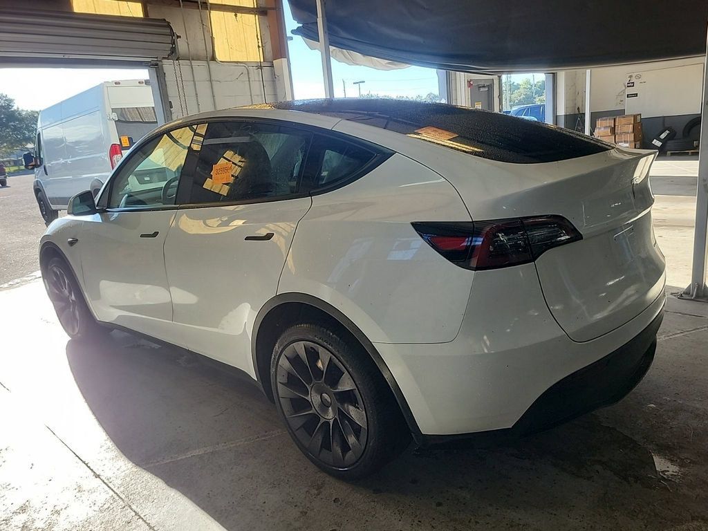 Used 2024 Tesla Model Y Long Range AWD/4WD image 4