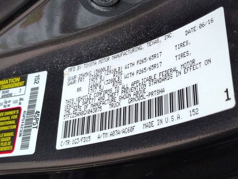 Used 2016 Toyota Tacoma TRD Sport image 35