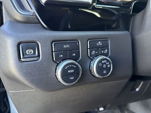 Used 2025 GMC Sierra 1500 Elevation image 25